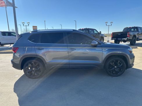 Used 2022 Volkswagen Taos SE image 7