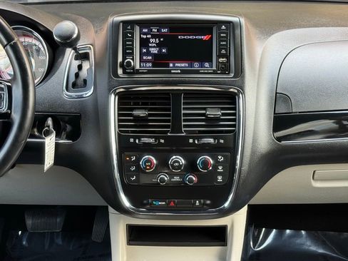 Used 2019 Dodge Grand Caravan SXT image 24