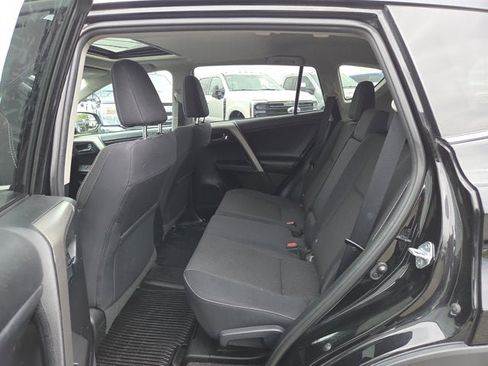 Used 2017 Toyota RAV4 XLE AWD/4WD image 12