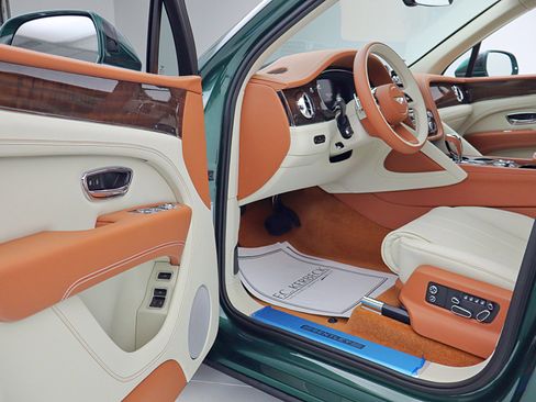 New 2025 Bentley Bentayga Extended Wheelbase image 44