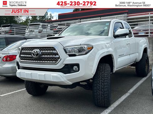 Used 2016 Toyota Tacoma TRD Sport w/ Towing Package AWD/4WD image 1