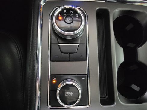 Used 2020 Ford Expedition XLT w/ Equipment Group 202A AWD/4WD image 17