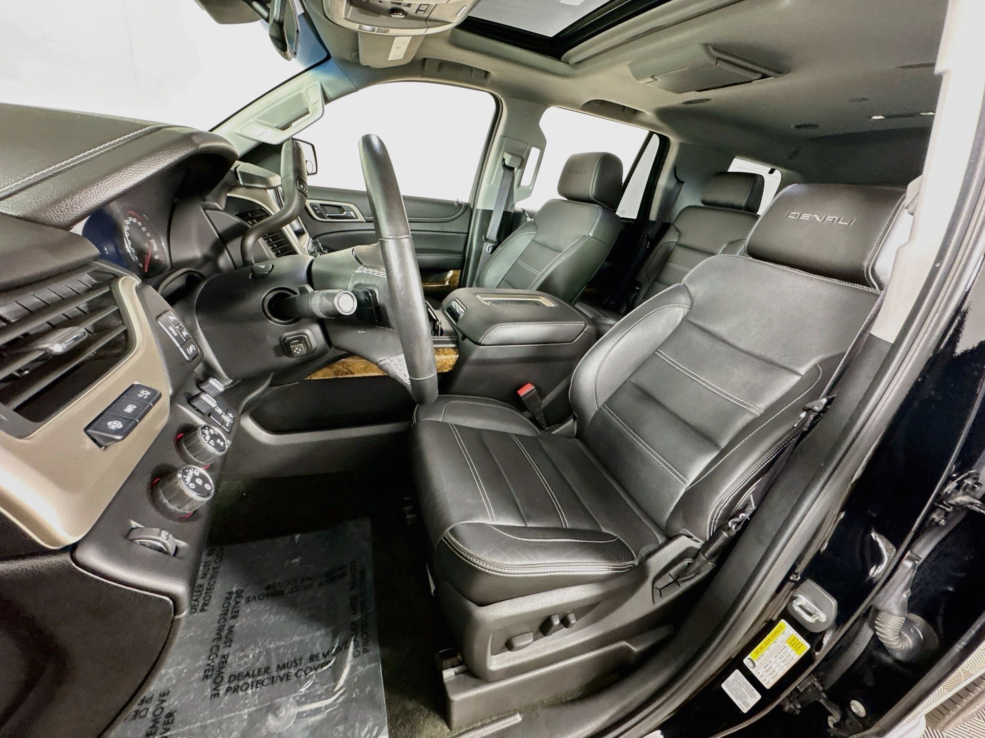 Used 2016 GMC Yukon Denali w/ Open Road Package AWD/4WD image 12