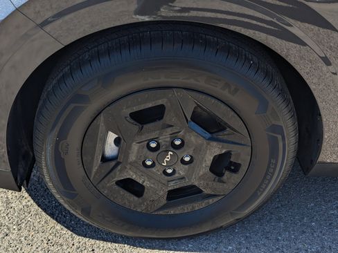 Certified 2025 Kia Carnival image 7