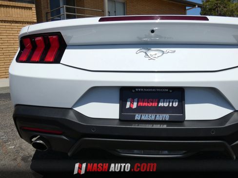 Used 2024 Ford Mustang Convertible RWD image 12