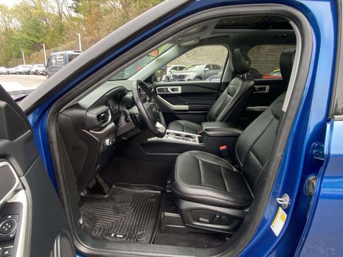 Used 2020 Ford Explorer XLT w/ Equipment Group 202A AWD/4WD image 9