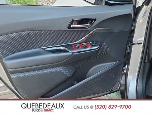 Used 2019 Toyota C-HR XLE FWD image 9