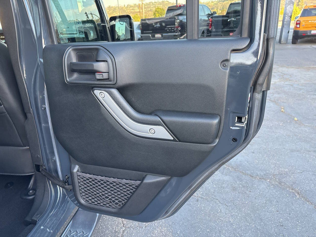 Used 2017 Jeep Wrangler Unlimited Rubicon w/ Connectivity Group AWD/4WD image 23