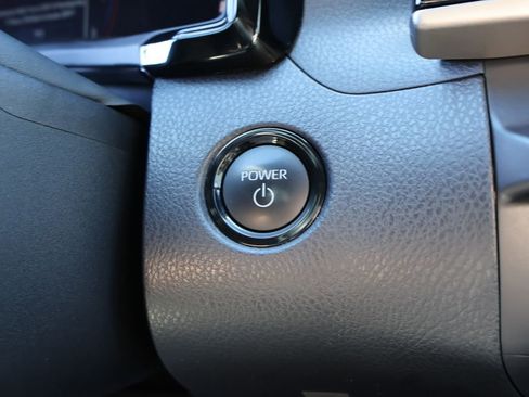 Used 2025 Toyota Camry SE image 31