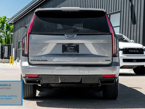 Used 2023 Cadillac Escalade ESV Sport w/ LPO, ONYX Package AWD/4WD image 6