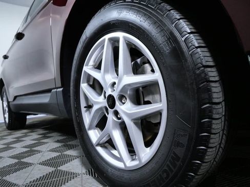 Certified 2024 Ford Edge SEL w/ Convenience Package AWD/4WD image 2