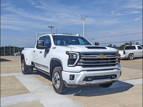 New 2026 Chevrolet Silverado 3500 High Country w/ High Country Premium Package AWD/4WD image 5