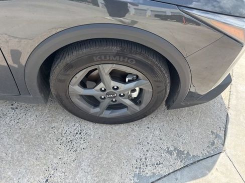 Used 2025 Kia K4 LXS image 6