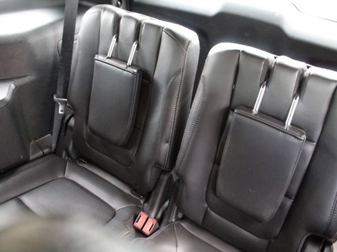 Used 2018 Ford Explorer Limited w/ Equipment Group 301A FWD image 12