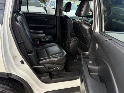 Used 2019 Honda Pilot Touring image 12