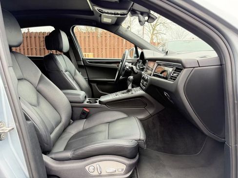 Used 2021 Porsche Macan image 25