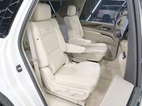 Used 2024 Cadillac Escalade Sport Platinum w/ LPO, ONYX Package image 40