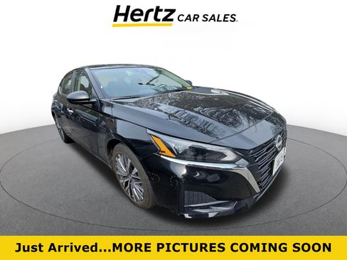 Used 2025 Nissan Altima 2.5 SV image 1