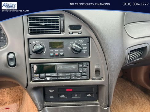 Used 1996 Ford Thunderbird LX RWD image 9