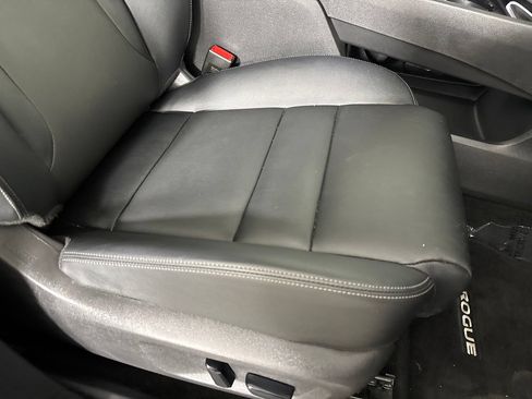 Used 2025 Nissan Rogue SL w/ Tech Package FWD image 34