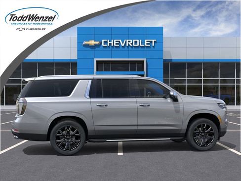 New 2025 Chevrolet Suburban Premier image 5