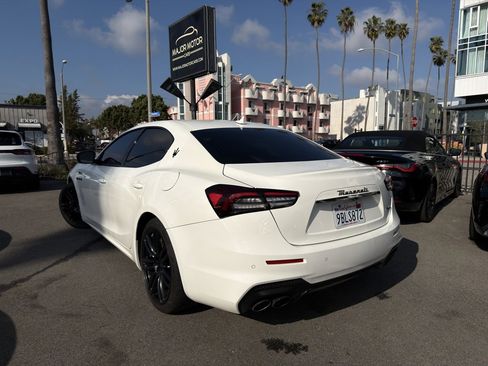 Used 2022 Maserati Ghibli Modena image 10