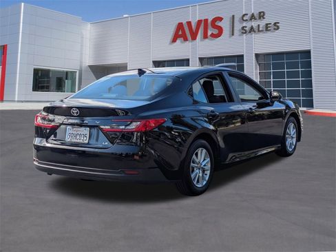 Used 2025 Toyota Camry LE image 6