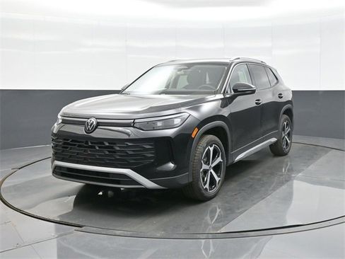 New 2026 Volkswagen Tiguan SE image 3