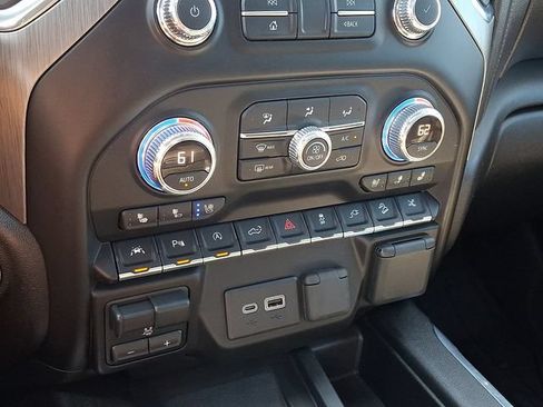 Used 2020 GMC Sierra 1500 Denali w/ Denali Ultimate Package AWD/4WD image 16
