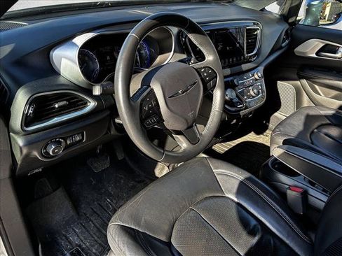 Used 2018 Chrysler Pacifica Touring-L w/ Premium Audio Group image 10