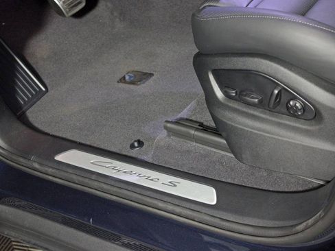 Certified 2025 Porsche Cayenne S image 18