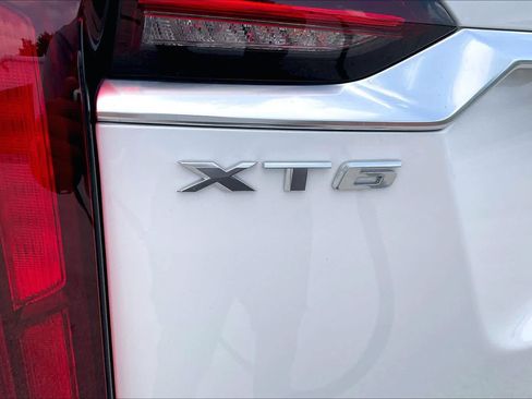 Used 2024 Cadillac XT6 Premium Luxury w/ LPO, Floor Liner Package FWD image 10