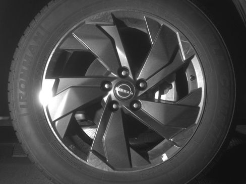 Used 2025 Nissan Rogue SV FWD image 13