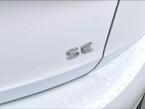 Used 2025 Volkswagen Jetta SE image 9