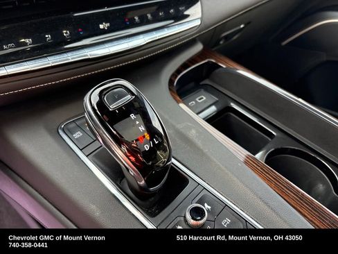 Used 2023 Cadillac Escalade Premium Luxury image 17