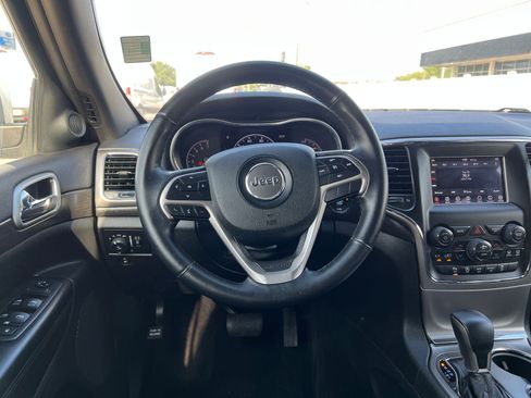 Used 2018 Jeep Grand Cherokee Laredo RWD image 26