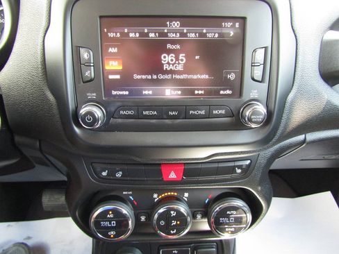 Used 2016 Jeep Renegade Trailhawk AWD/4WD image 13