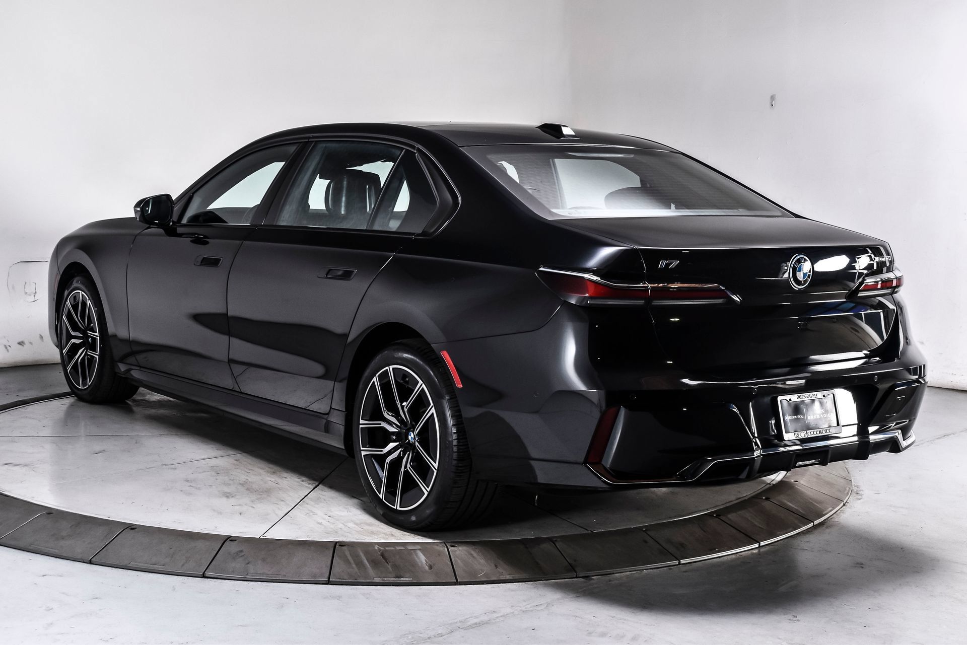 Used 2023 BMW i7 xDrive60 AWD/4WD image 4