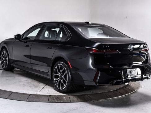 Used 2023 BMW i7 xDrive60 AWD/4WD image 4