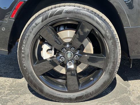 Used 2023 Land Rover Defender 130 X-Dynamic SE image 35