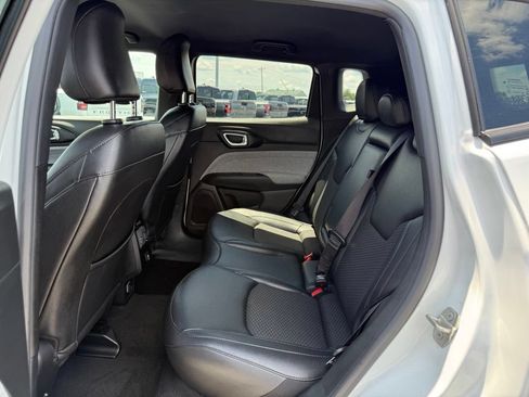 Used 2024 Jeep Compass Latitude AWD/4WD image 9