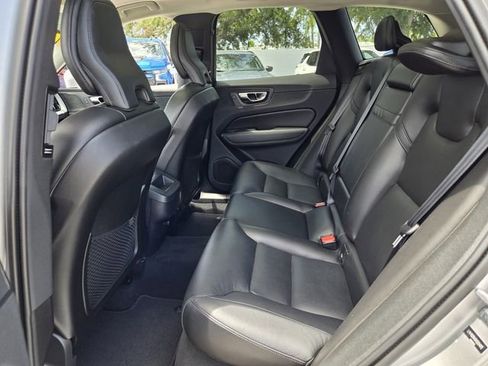 Used 2019 Volvo XC60 T5 Momentum w/ Multimedia Package AWD/4WD image 16