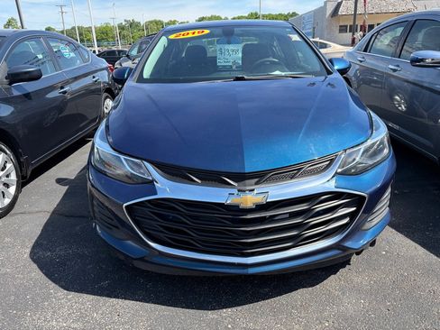 Used 2019 Chevrolet Cruze LT w/ Convenience Package FWD image 6