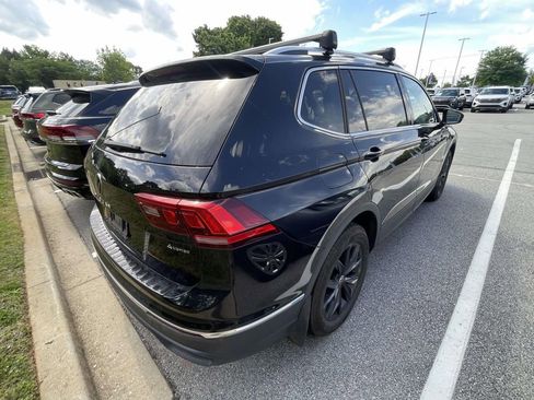 Used 2024 Volkswagen Tiguan SE w/ Panoramic Sunroof Package AWD/4WD image 7