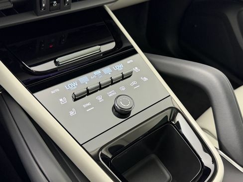 Certified 2026 Porsche Cayenne Coupe AWD/4WD image 25
