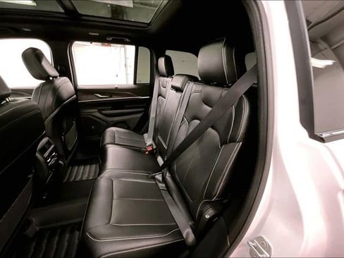 Used 2025 Jeep Grand Cherokee Limited w/ Luxury Tech Group II AWD/4WD image 25