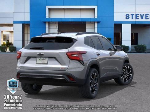 New 2026 Chevrolet Trax RS w/ Sunroof Package FWD image 4