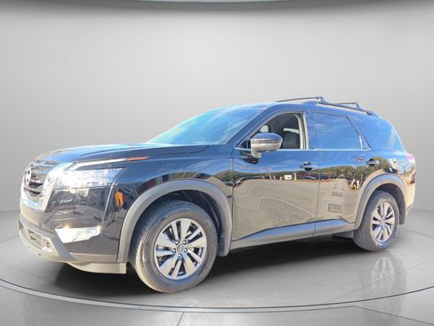 Certified 2025 Nissan Pathfinder SV image 2