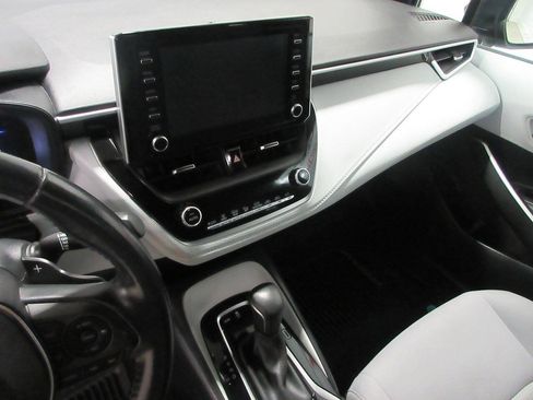 Used 2020 Toyota Corolla SE FWD image 18