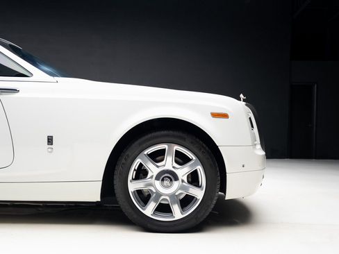 Used 2013 Rolls-Royce Phantom Drophead Coupe RWD image 39